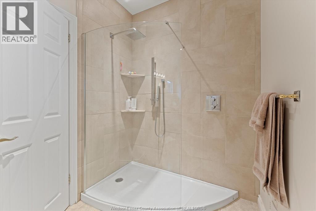 227 Clubview Drive, Amherstburg, ON - Indoor Photo Showing Bathroom