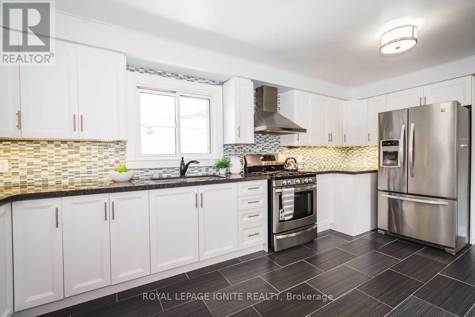 Main - 753 Morrish Road, Toronto, ON - Indoor Photo Showing Kitchen With Upgraded Kitchen