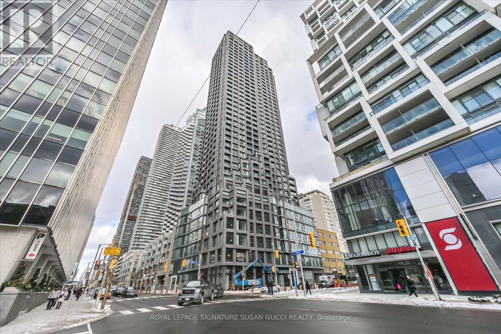 20 Soudan Avenue, Toronto, ON - With Facade