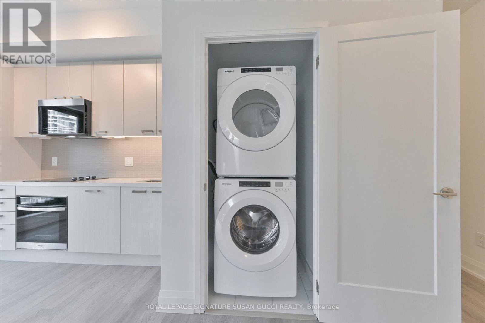 20 Soudan Avenue, Toronto, ON - Indoor Photo Showing Laundry Room