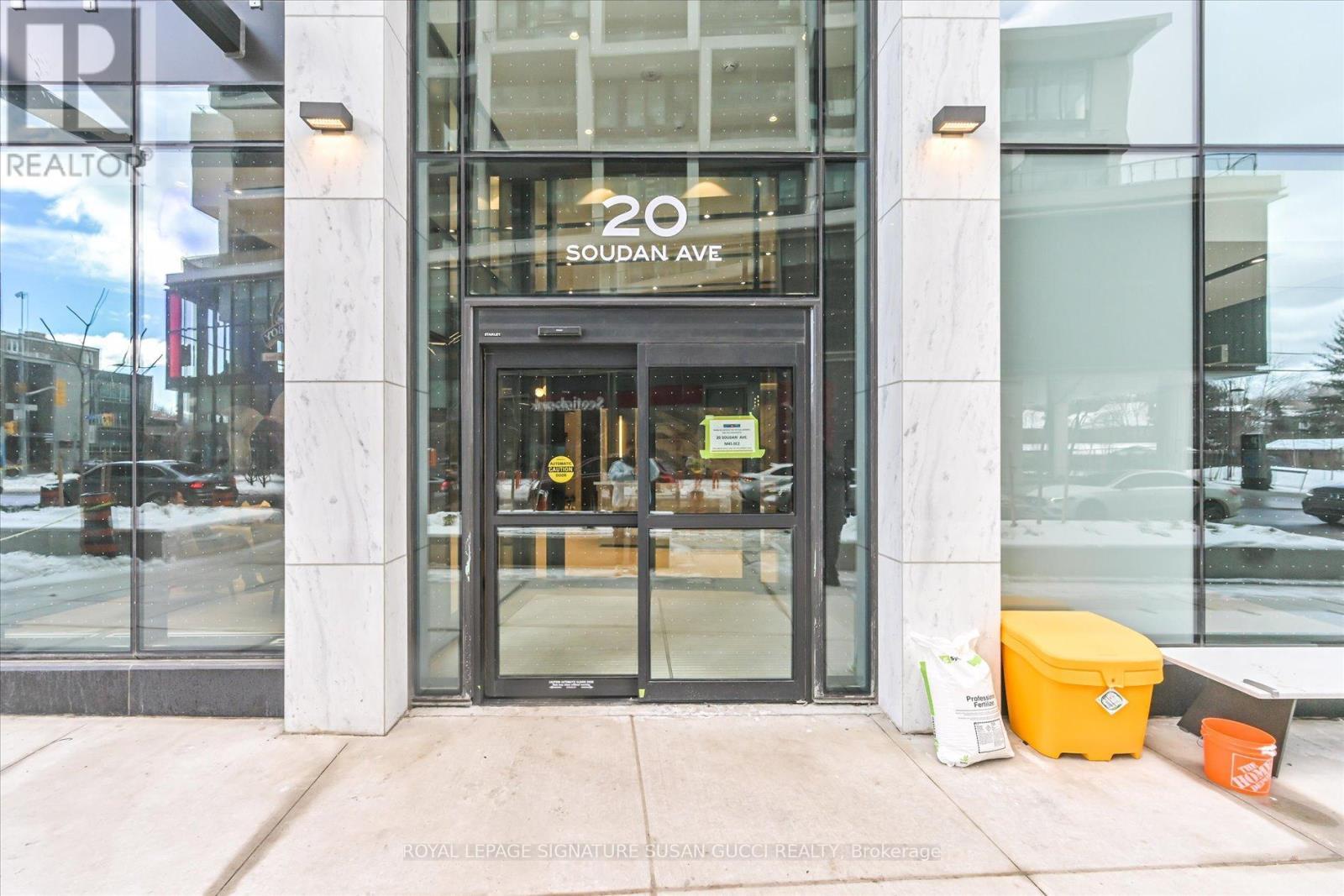 20 Soudan Avenue, Toronto, ON - Outdoor