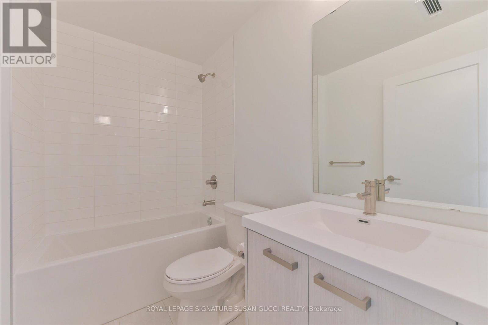 20 Soudan Avenue, Toronto, ON - Indoor Photo Showing Bathroom