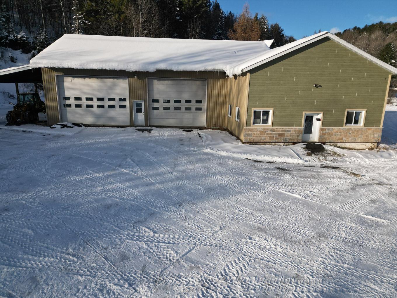 Garage - 305 Rue Laforest, Saint-Alphonse-Rodriguez, QC - Outdoor