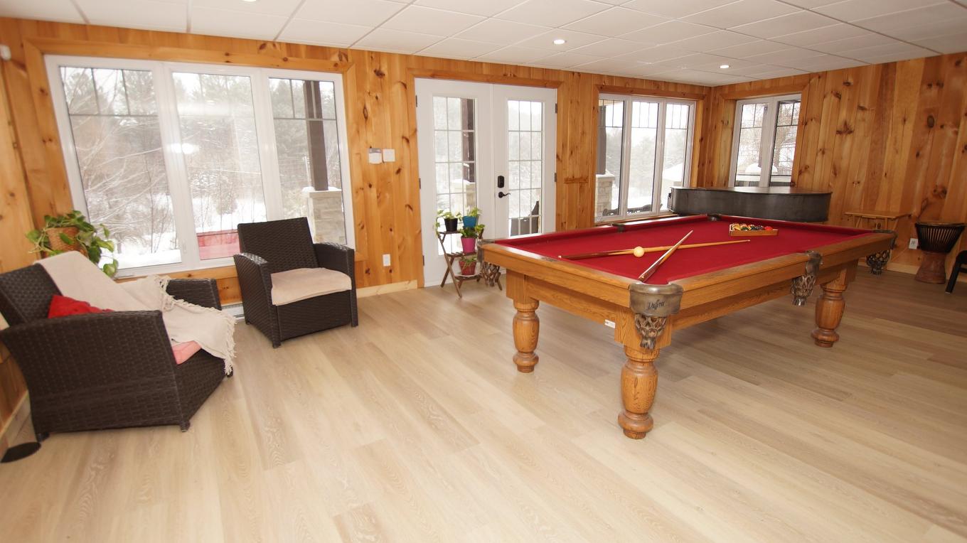 Salle familiale - 305 Rue Laforest, Saint-Alphonse-Rodriguez, QC - Indoor Photo Showing Other Room