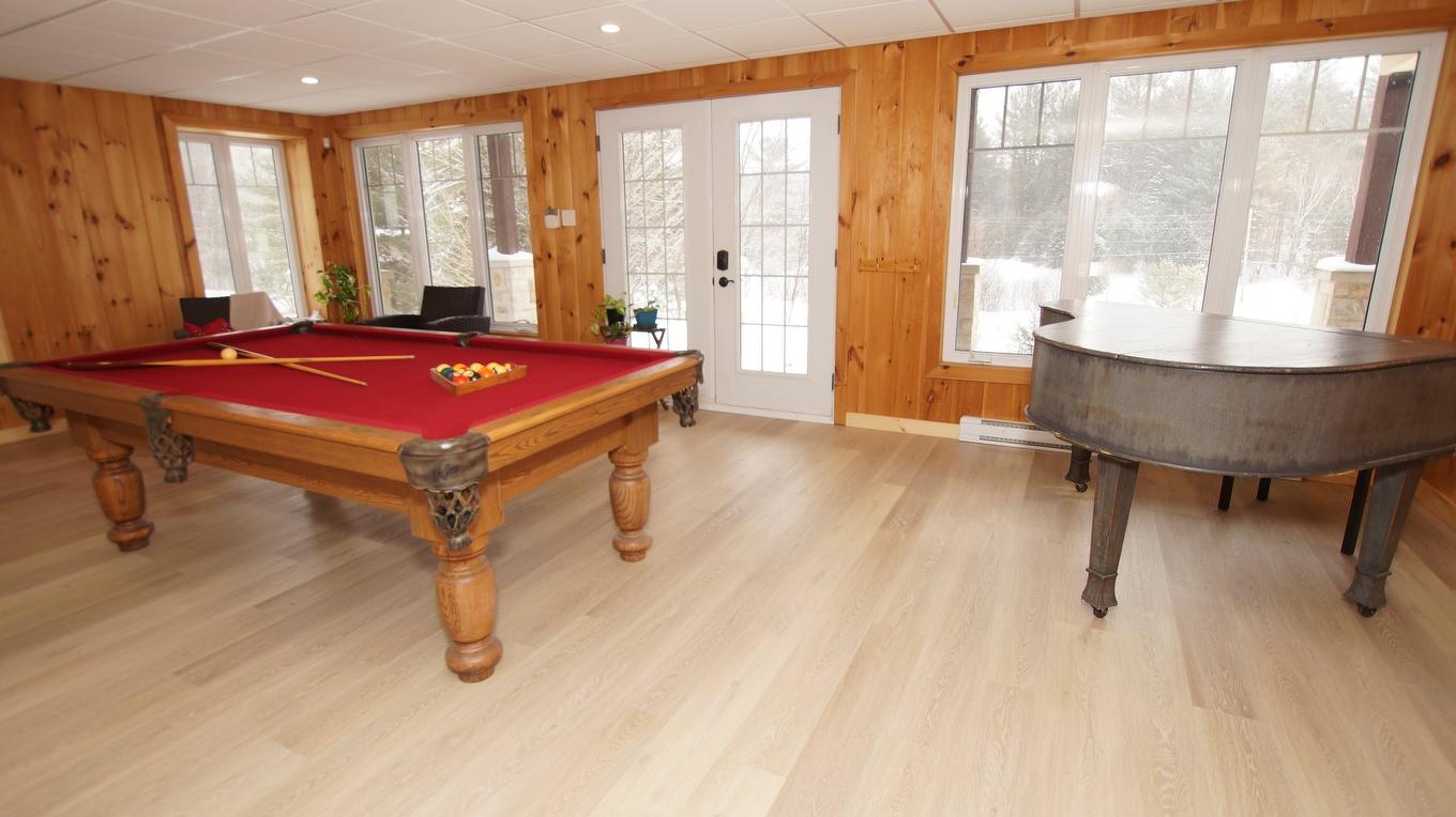 Salle familiale - 305 Rue Laforest, Saint-Alphonse-Rodriguez, QC - Indoor Photo Showing Other Room