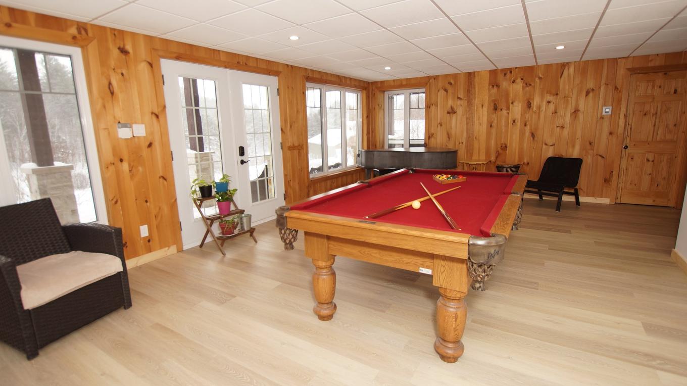 Salle familiale - 305 Rue Laforest, Saint-Alphonse-Rodriguez, QC - Indoor Photo Showing Other Room