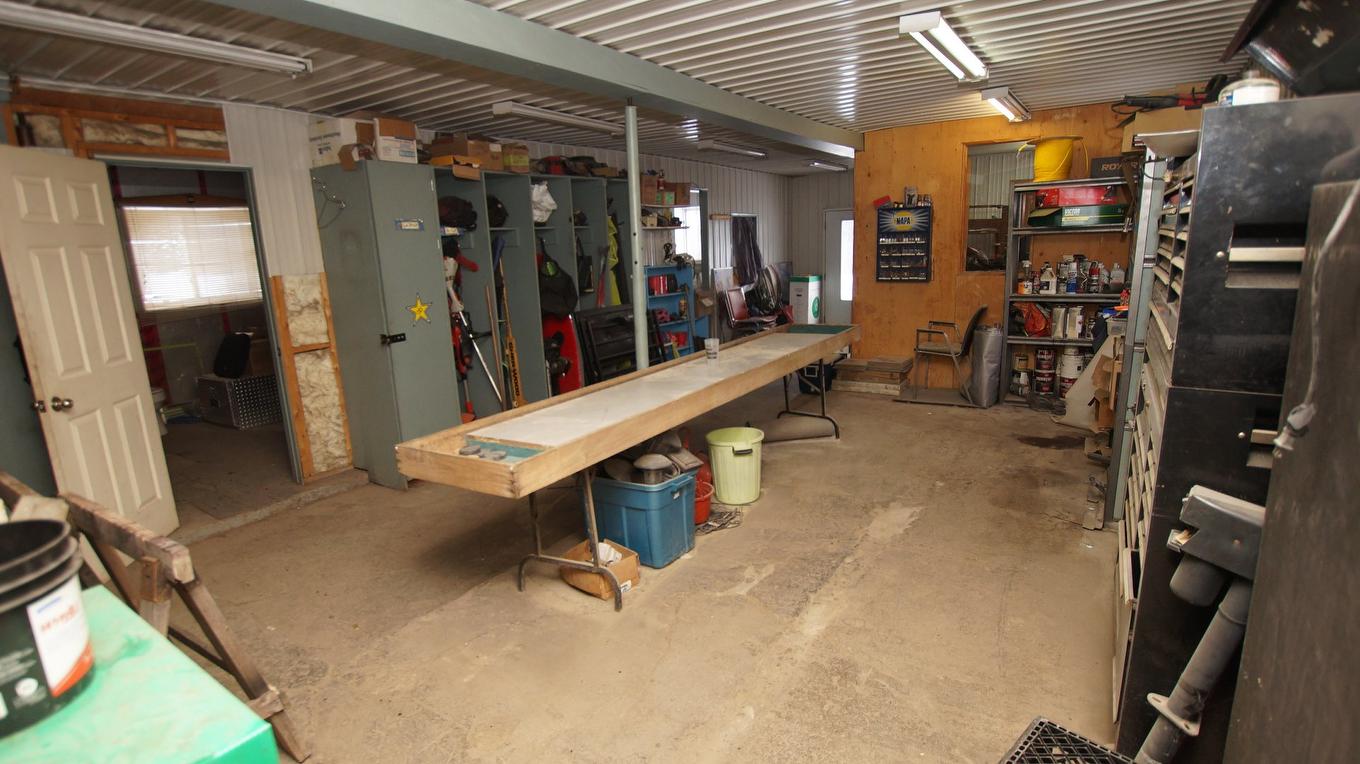 Garage - 305 Rue Laforest, Saint-Alphonse-Rodriguez, QC - Indoor