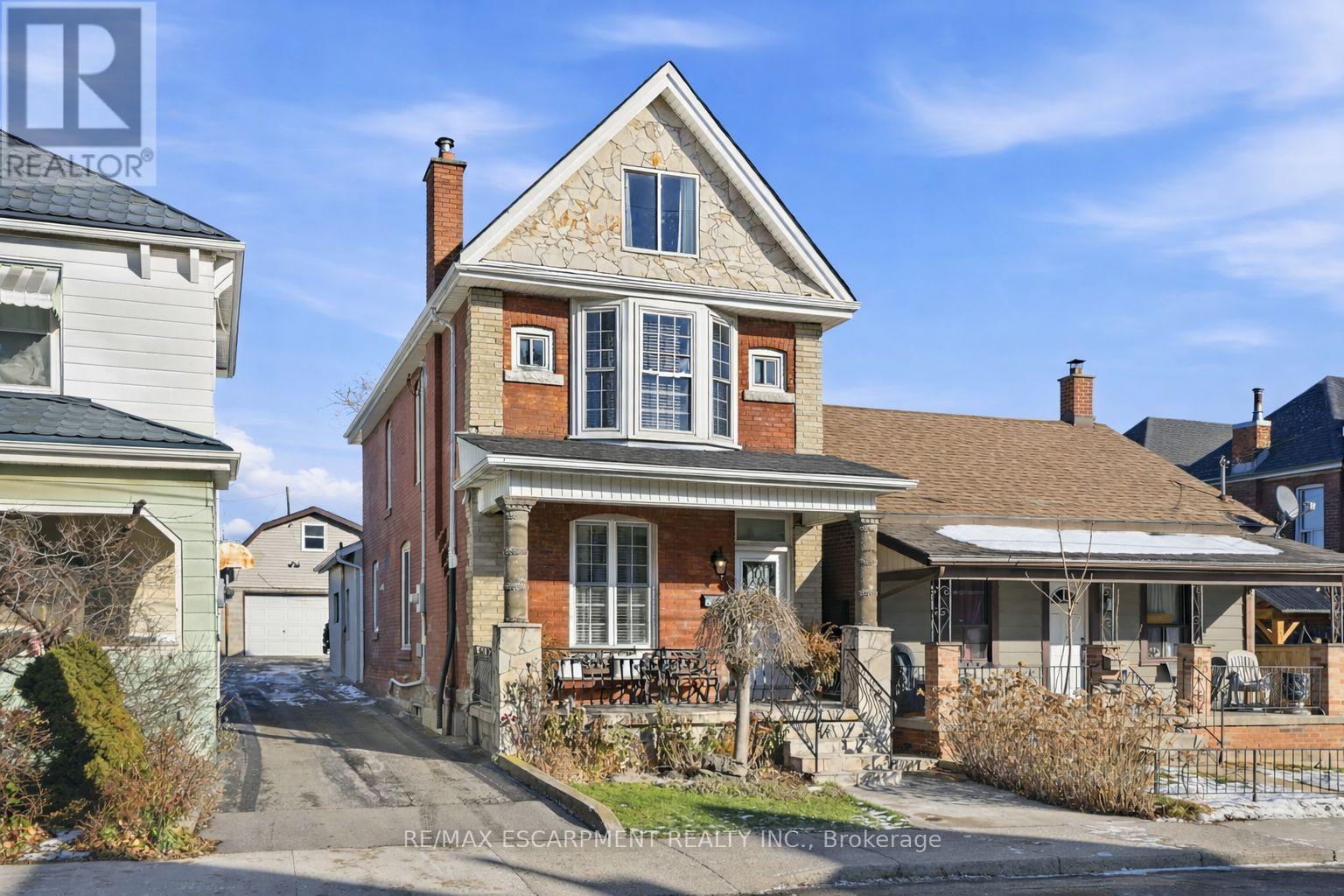 81 Simcoe Street E, Hamilton, ON - Outdoor With Deck Patio Veranda With Facade