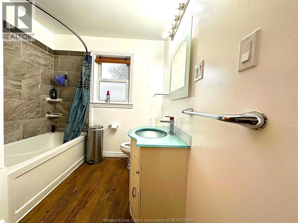 1966 Rossini, Windsor, ON - Indoor Photo Showing Bathroom