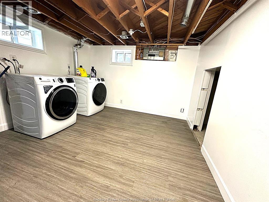 1966 Rossini, Windsor, ON - Indoor Photo Showing Laundry Room