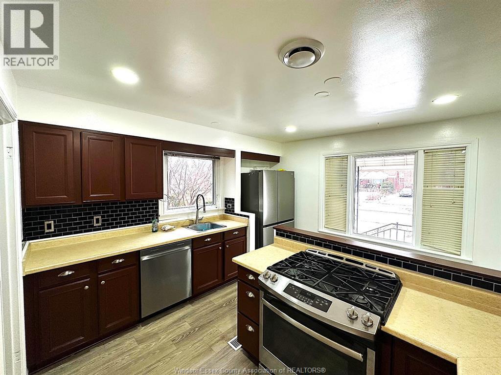 1966 Rossini, Windsor, ON - Indoor Photo Showing Kitchen