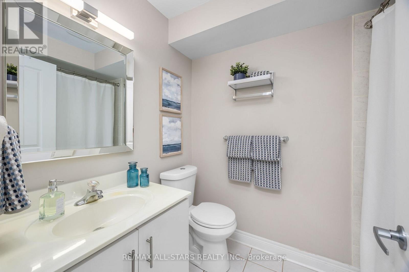 Main 4-Piece Bathroom - 114 Six Point Road, Toronto, ON - Indoor Photo Showing Bathroom