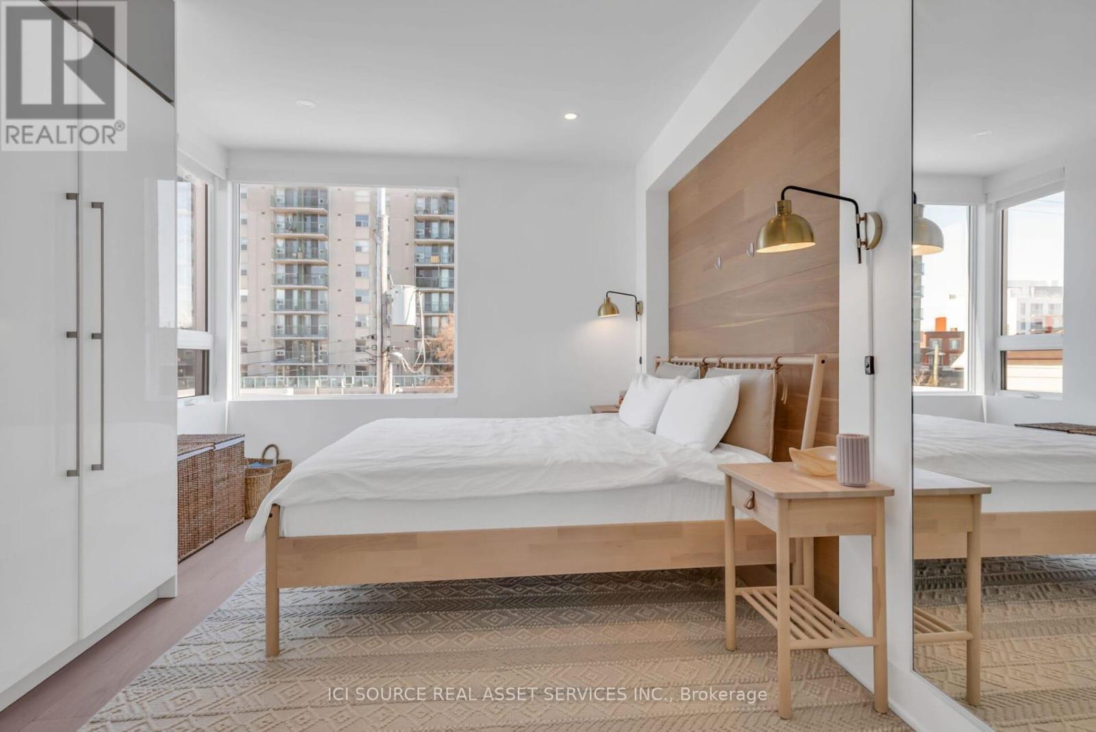 103 Armstrong Street, Ottawa, ON - Indoor Photo Showing Bedroom
