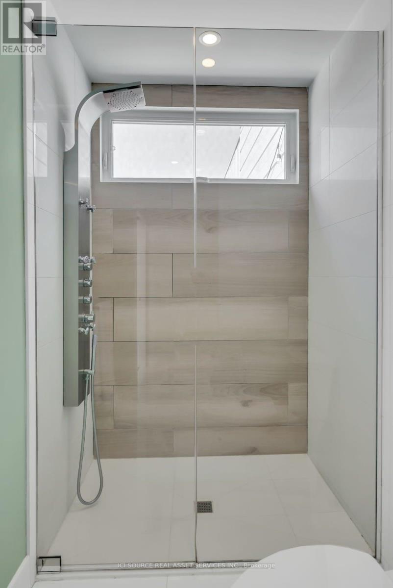 103 Armstrong Street, Ottawa, ON - Indoor Photo Showing Bathroom