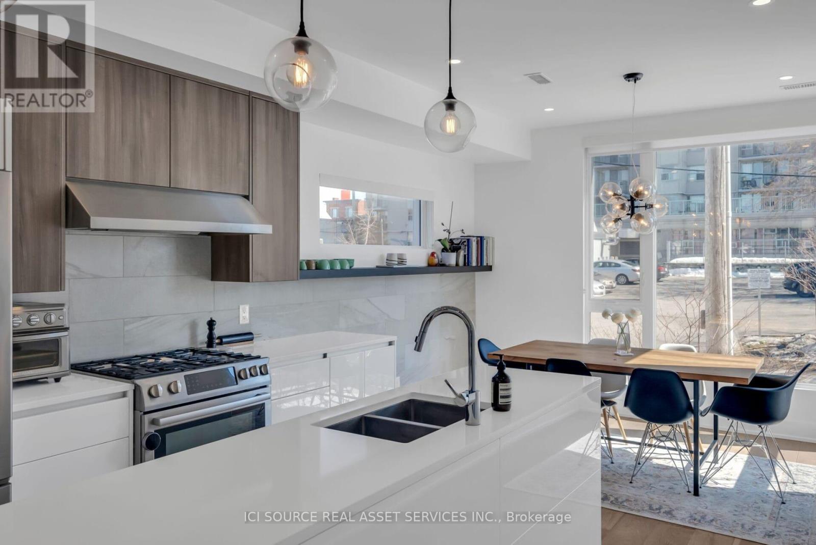 103 Armstrong Street, Ottawa, ON - Indoor Photo Showing Kitchen With Stainless Steel Kitchen With Double Sink With Upgraded Kitchen