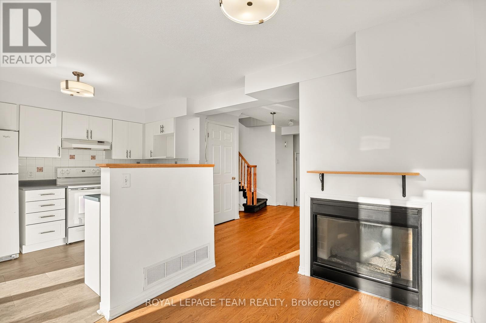 1431 Lynx Crescent, Ottawa, ON - Indoor With Fireplace