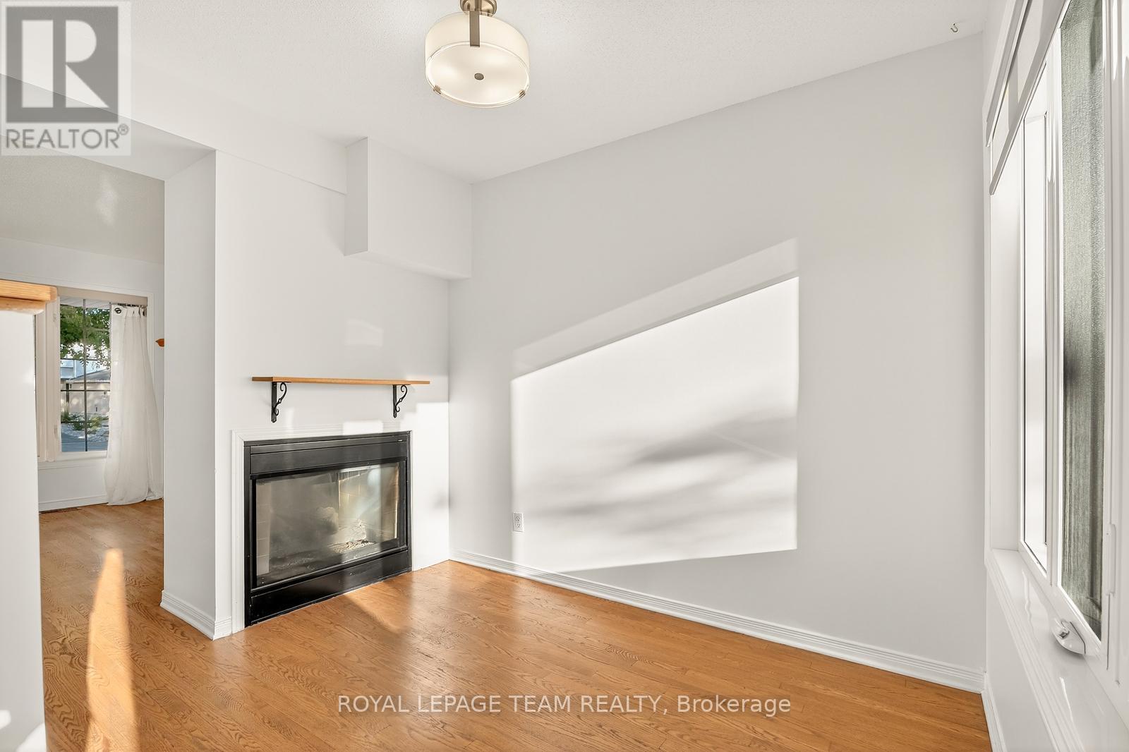 1431 Lynx Crescent, Ottawa, ON - Indoor With Fireplace