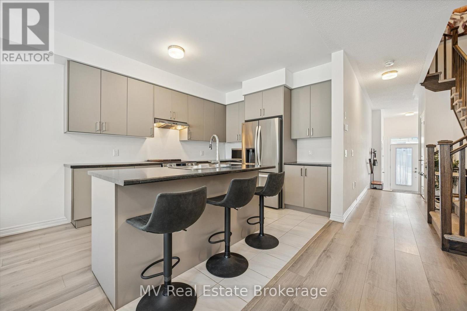 18 Gauley Drive, Centre Wellington (Fergus), ON - Indoor Photo Showing Kitchen With Stainless Steel Kitchen With Upgraded Kitchen