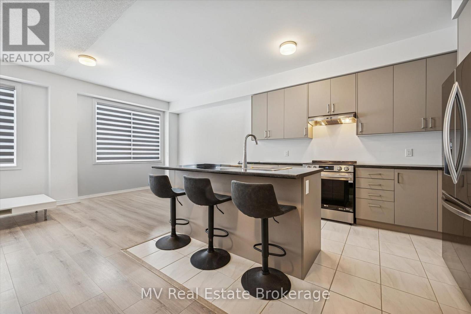 18 Gauley Drive, Centre Wellington (Fergus), ON - Indoor Photo Showing Kitchen With Stainless Steel Kitchen