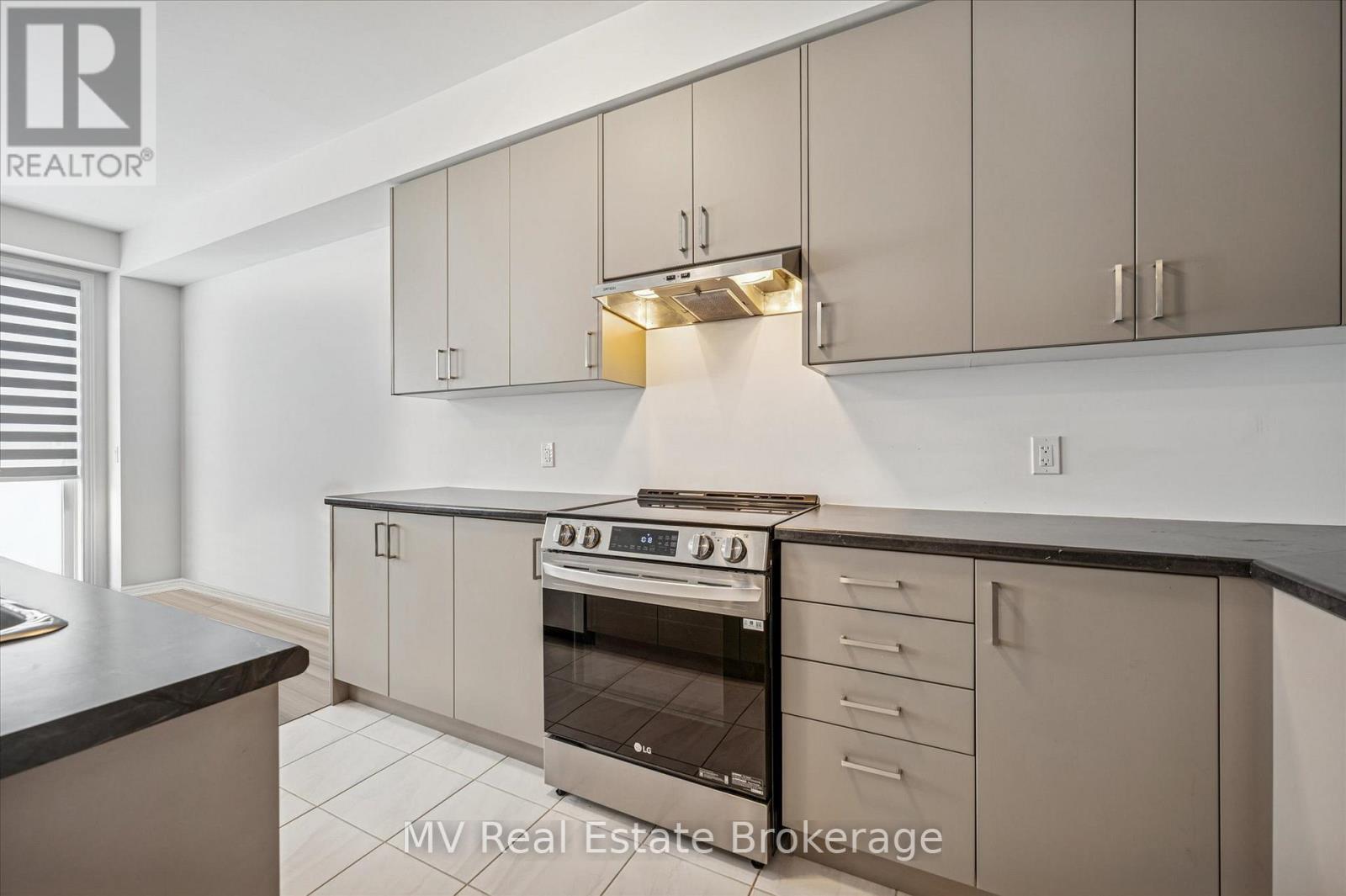 18 Gauley Drive, Centre Wellington (Fergus), ON - Indoor Photo Showing Kitchen