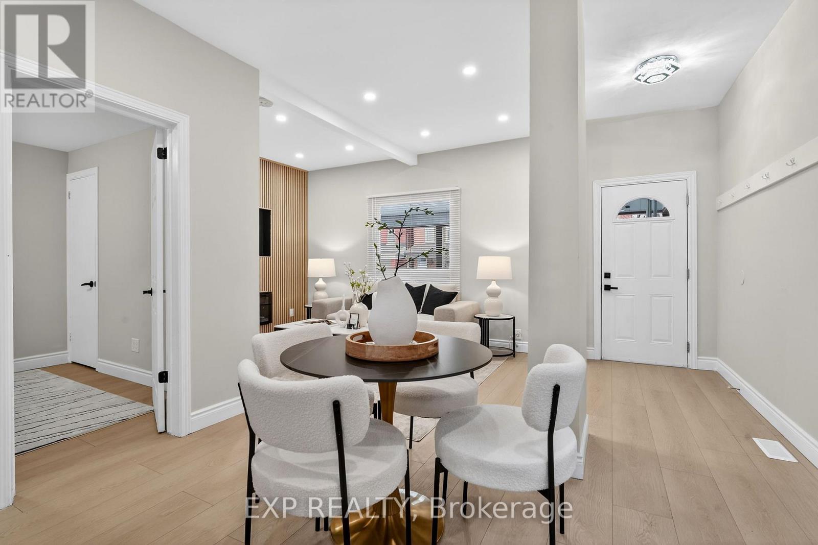 201 Grosvenor Avenue N, Hamilton, ON - Indoor Photo Showing Dining Room