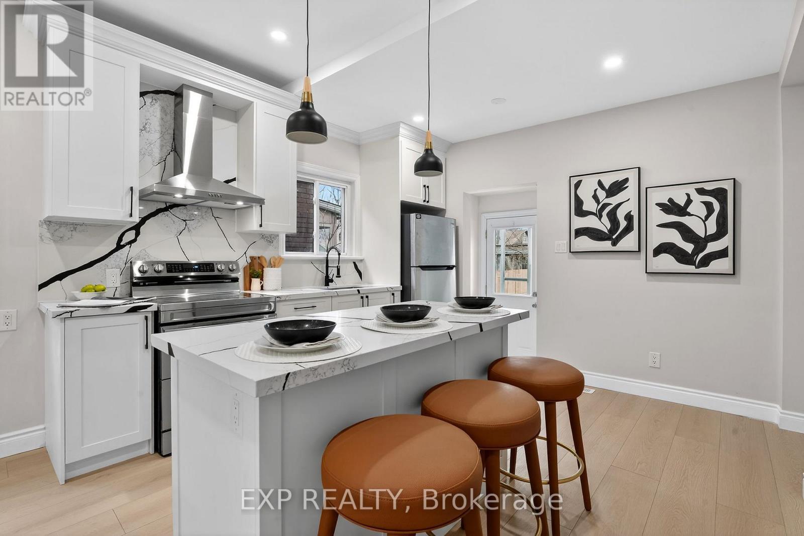 201 Grosvenor Avenue N, Hamilton, ON - Indoor Photo Showing Kitchen