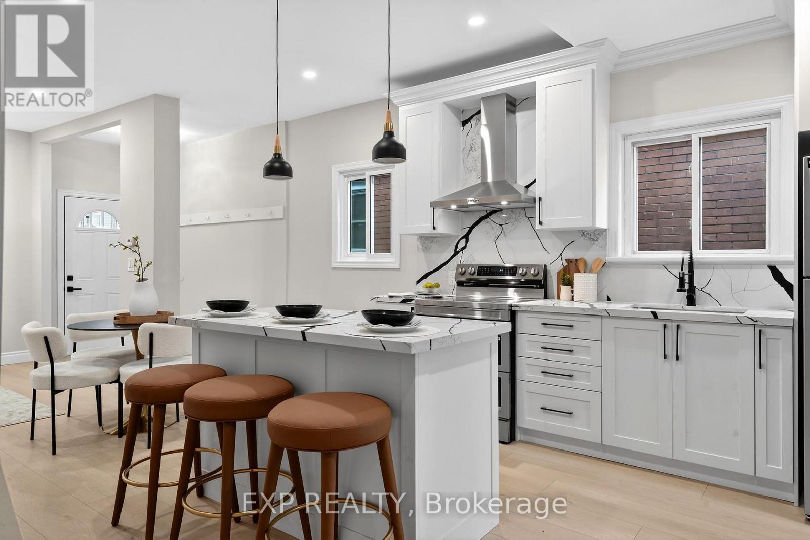 201 Grosvenor Avenue N, Hamilton, ON - Indoor