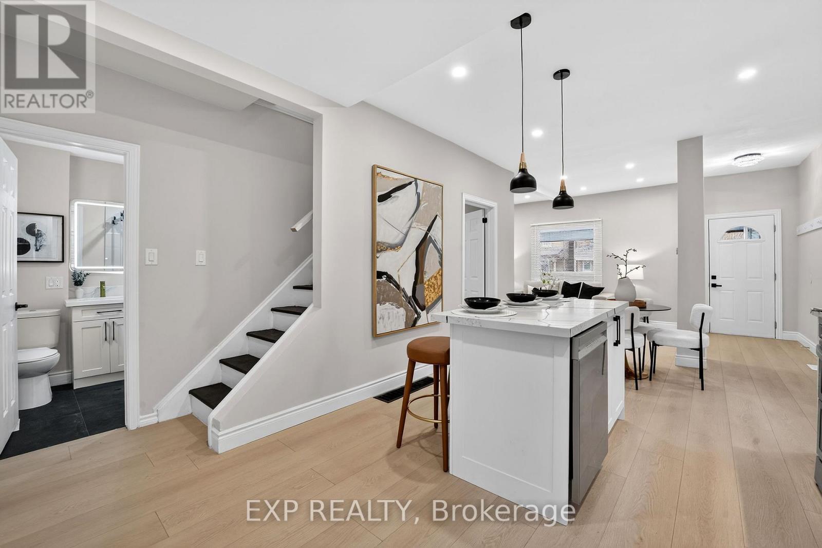 201 Grosvenor Avenue N, Hamilton, ON - Indoor