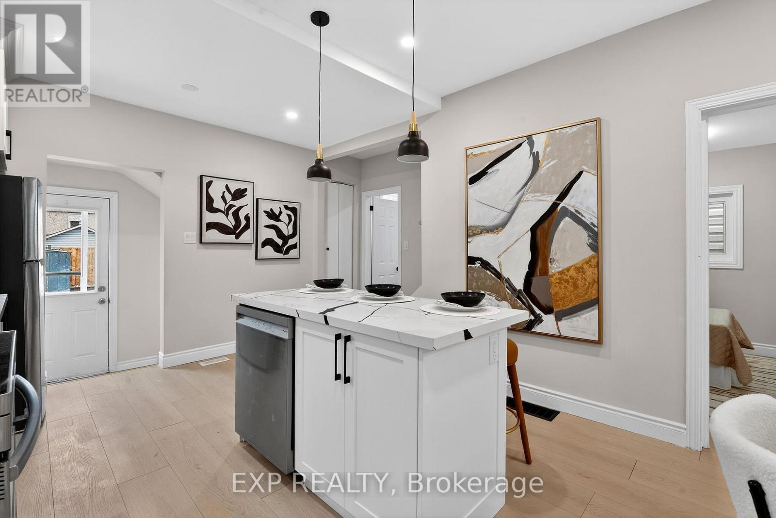 201 Grosvenor Avenue N, Hamilton, ON - Indoor