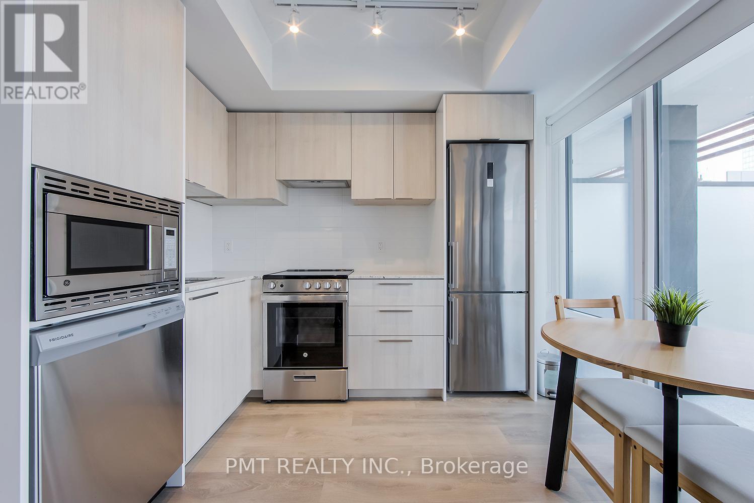 2106 - 18 Maitland Terrace, Toronto, ON - Indoor Photo Showing Kitchen