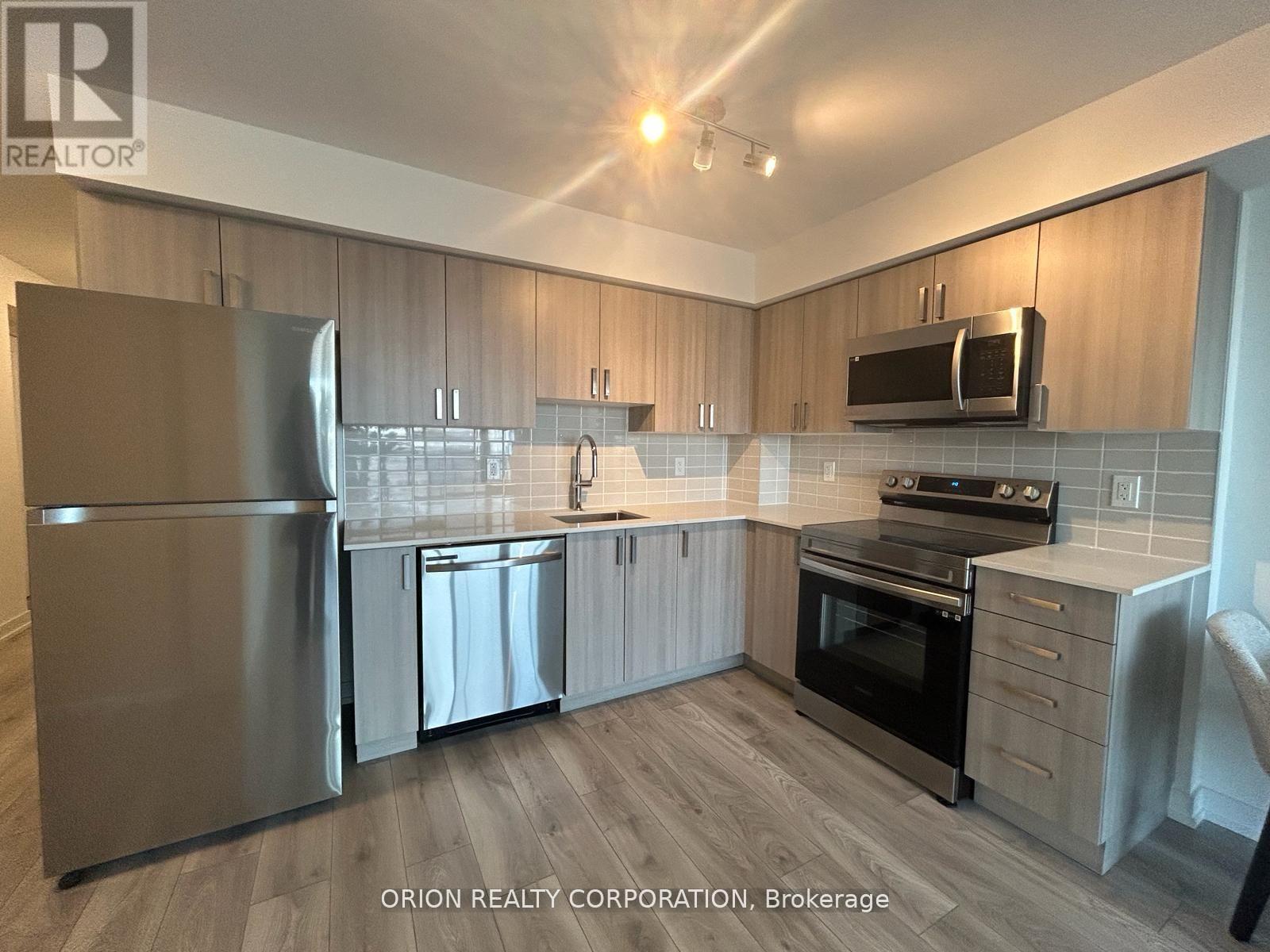 811 - 1455 Celebration Drive, Pickering, ON - Indoor Photo Showing Kitchen With Stainless Steel Kitchen