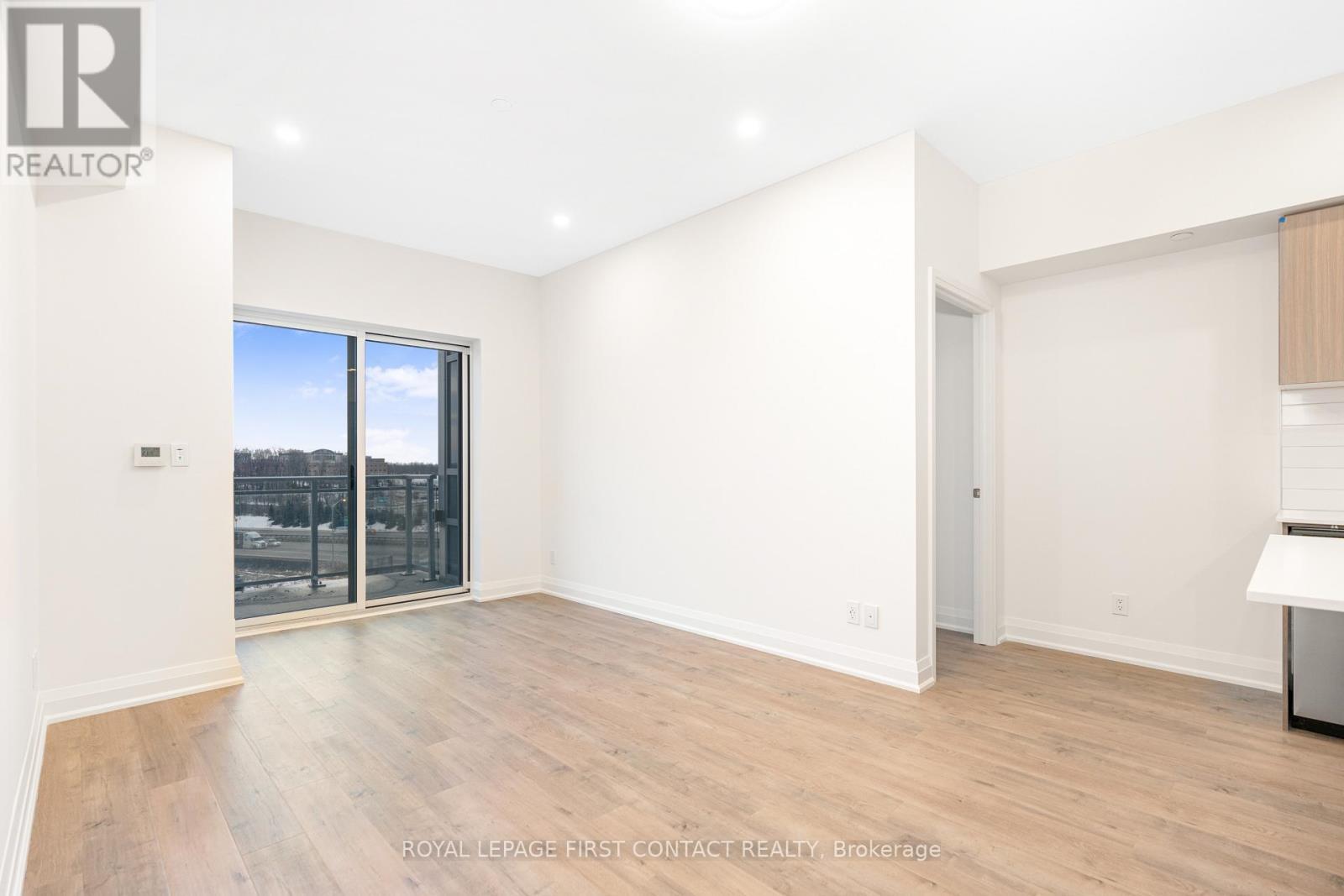 1106 - 58 Lakeside Terrace, Barrie, ON - Indoor