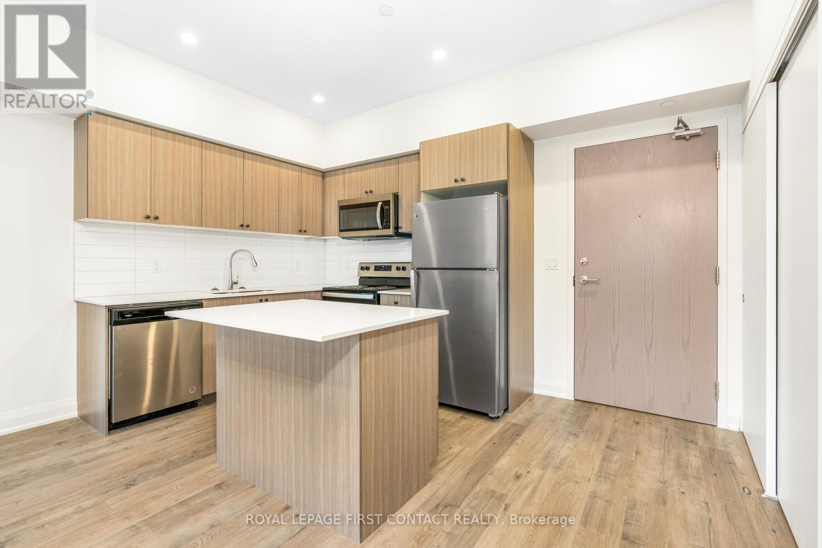 1106 - 58 Lakeside Terrace, Barrie, ON - Indoor Photo Showing Kitchen With Stainless Steel Kitchen