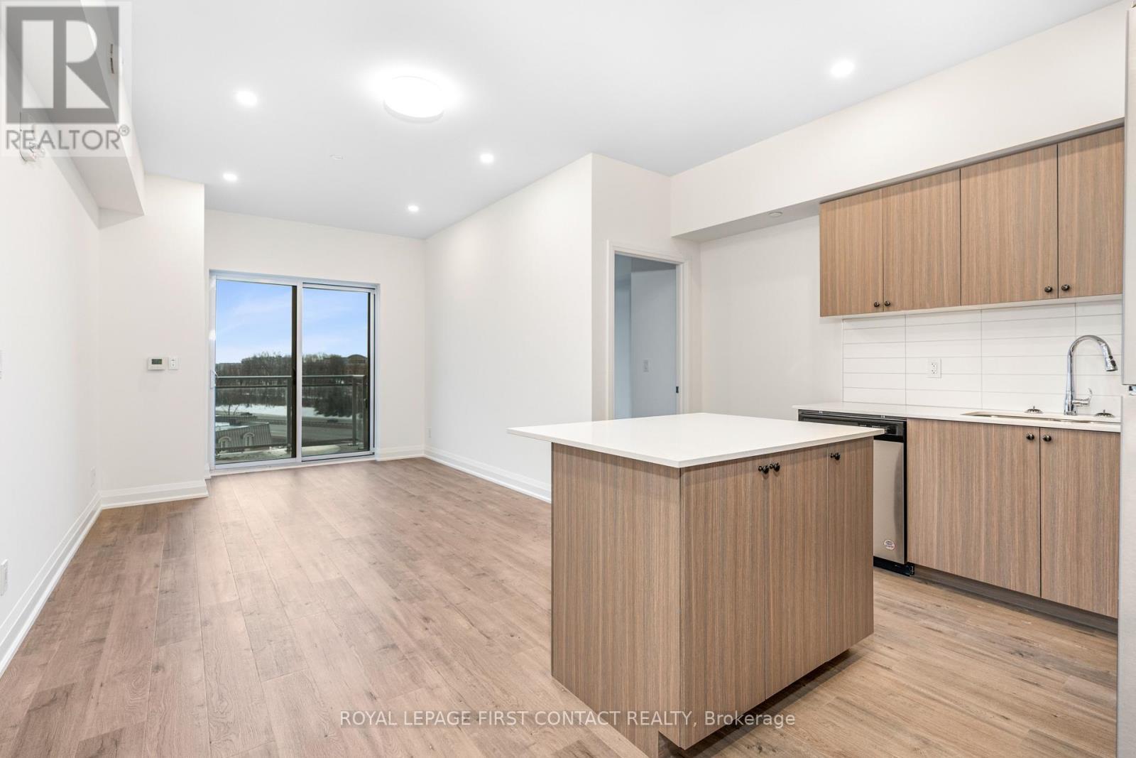 1106 - 58 Lakeside Terrace, Barrie, ON - Indoor Photo Showing Kitchen
