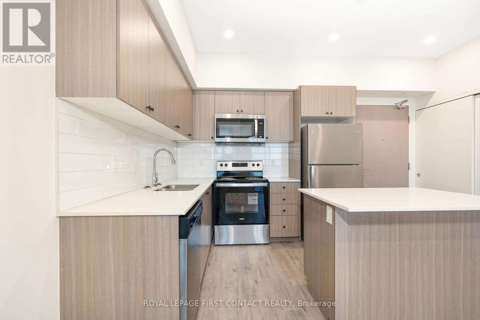 1106 - 58 Lakeside Terrace, Barrie, ON - Indoor Photo Showing Kitchen With Stainless Steel Kitchen With Upgraded Kitchen