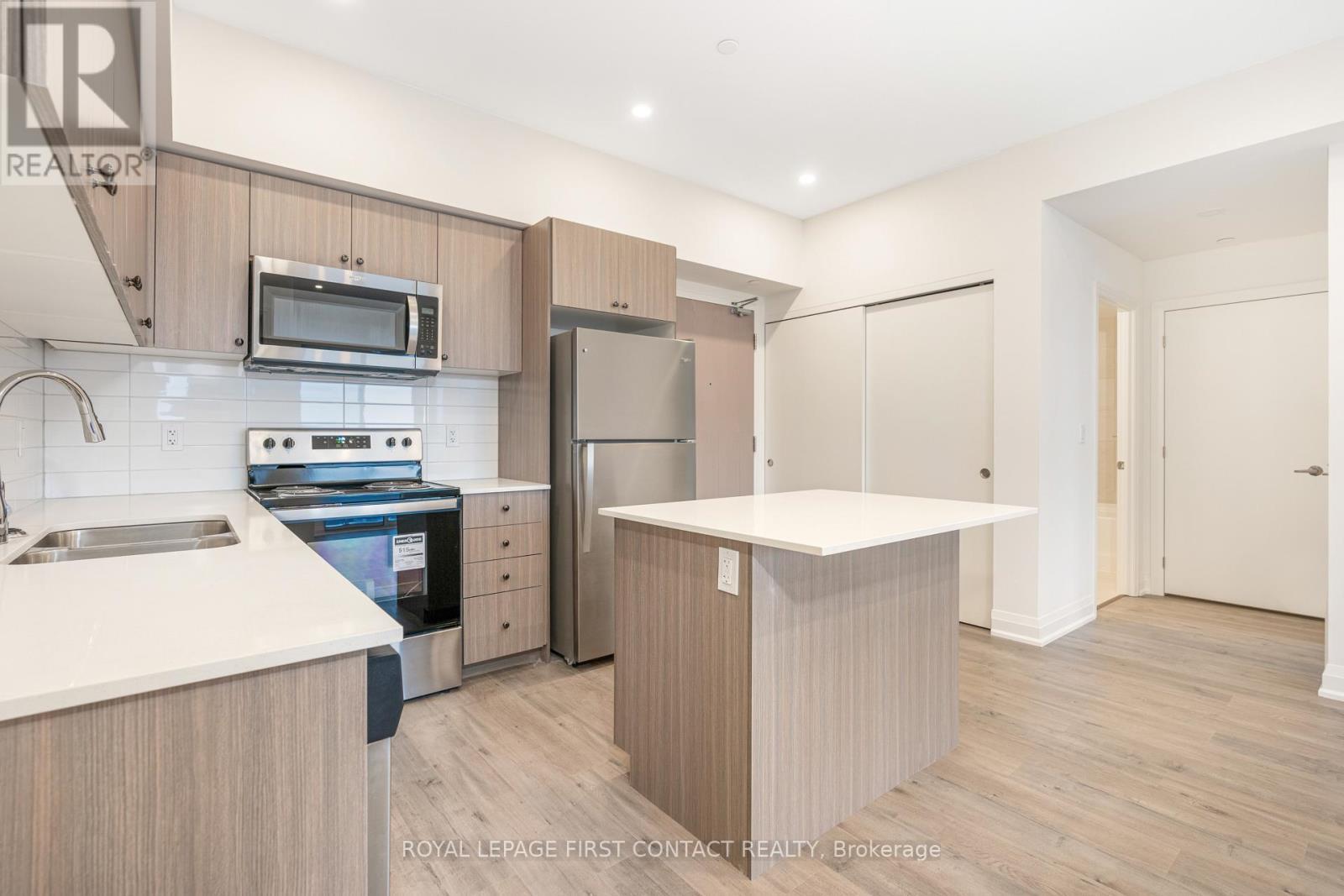1106 - 58 Lakeside Terrace, Barrie, ON - Indoor Photo Showing Kitchen With Stainless Steel Kitchen With Double Sink