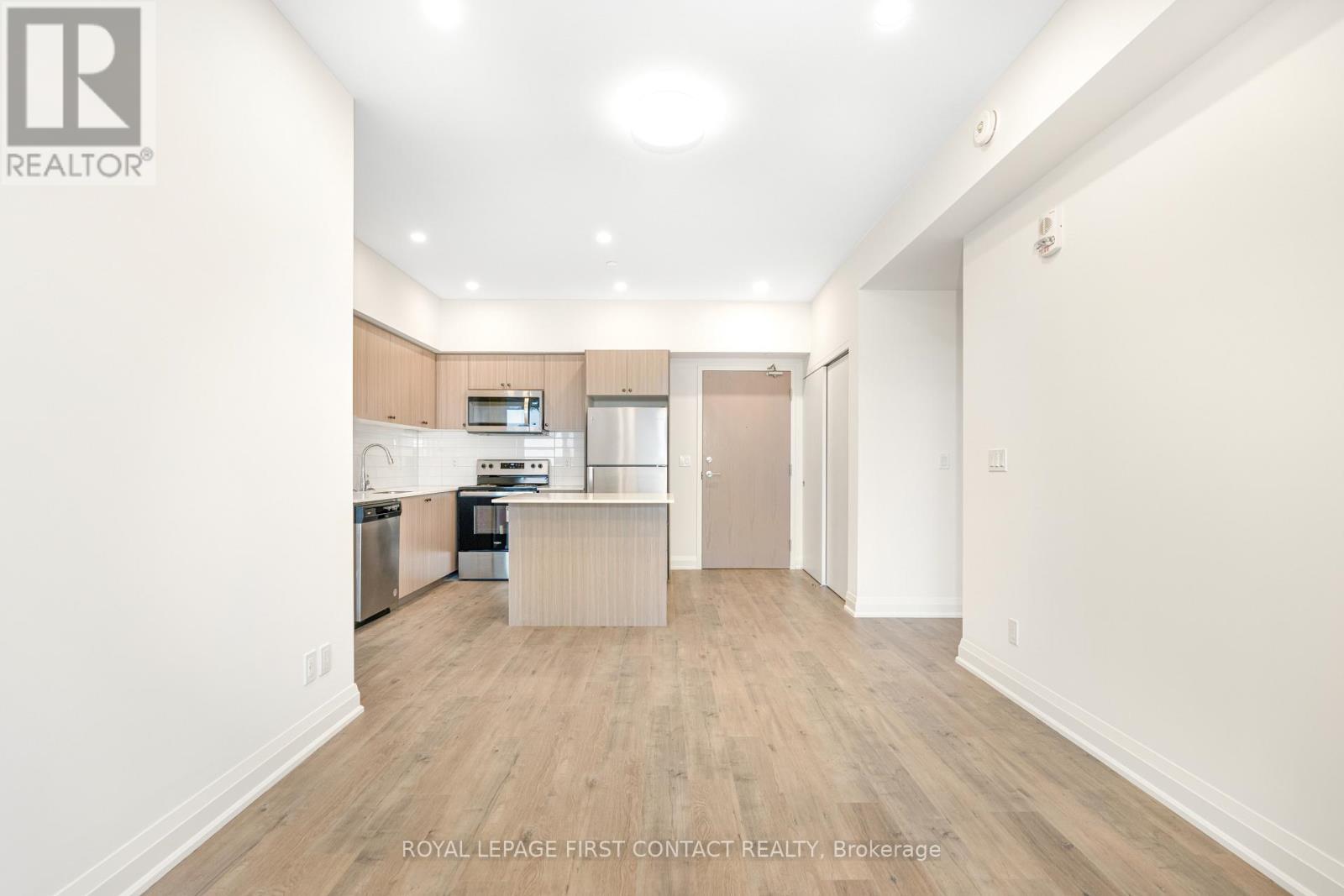 1106 - 58 Lakeside Terrace, Barrie, ON - Indoor Photo Showing Kitchen