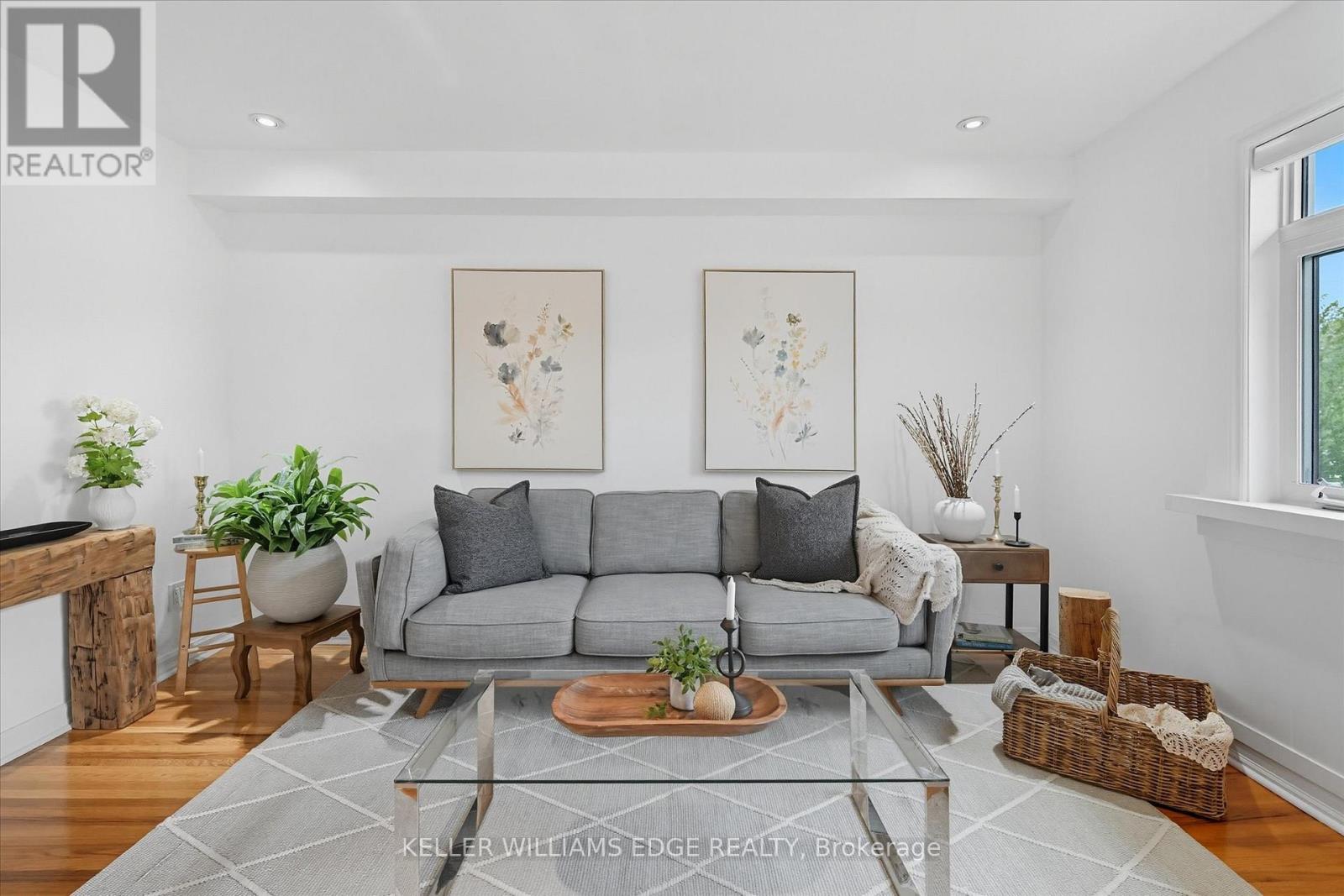 1348 Augustine Drive, Burlington, ON - Indoor Photo Showing Living Room