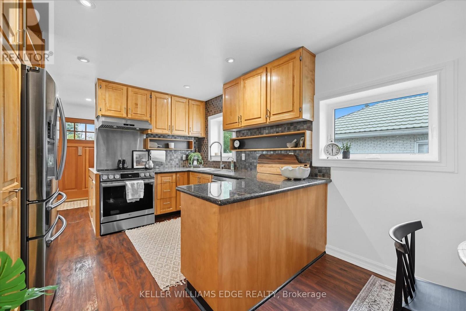 1348 Augustine Drive, Burlington, ON - Indoor Photo Showing Kitchen