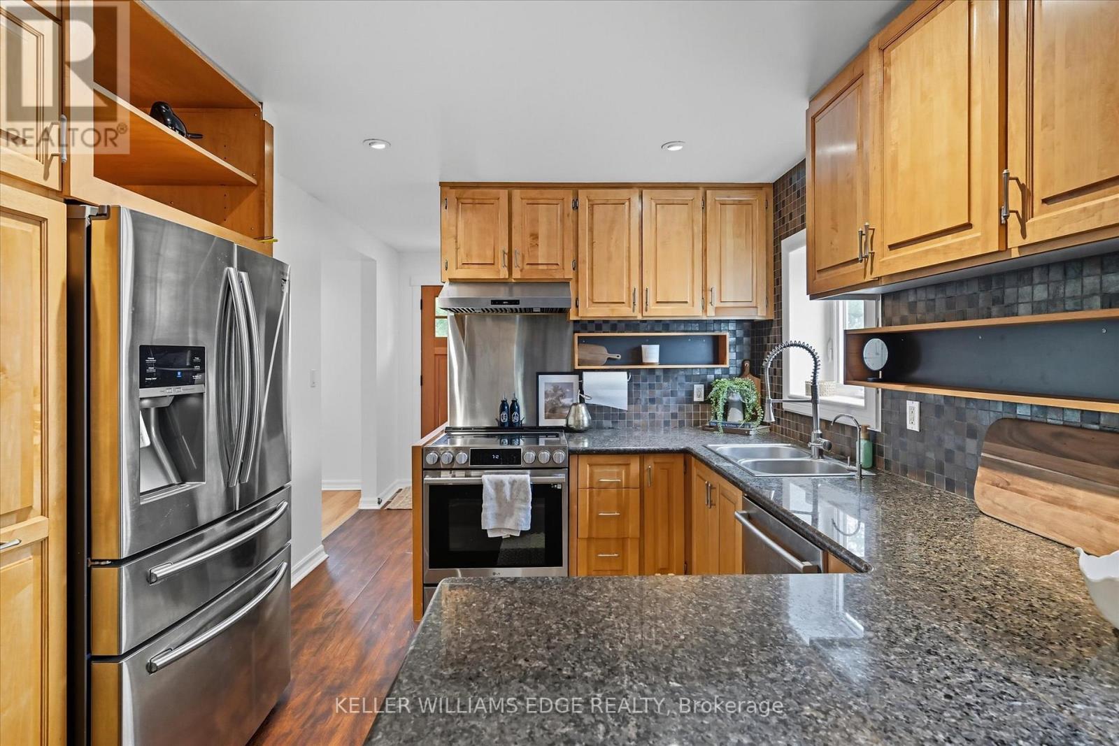 1348 Augustine Drive, Burlington, ON - Indoor Photo Showing Kitchen With Double Sink