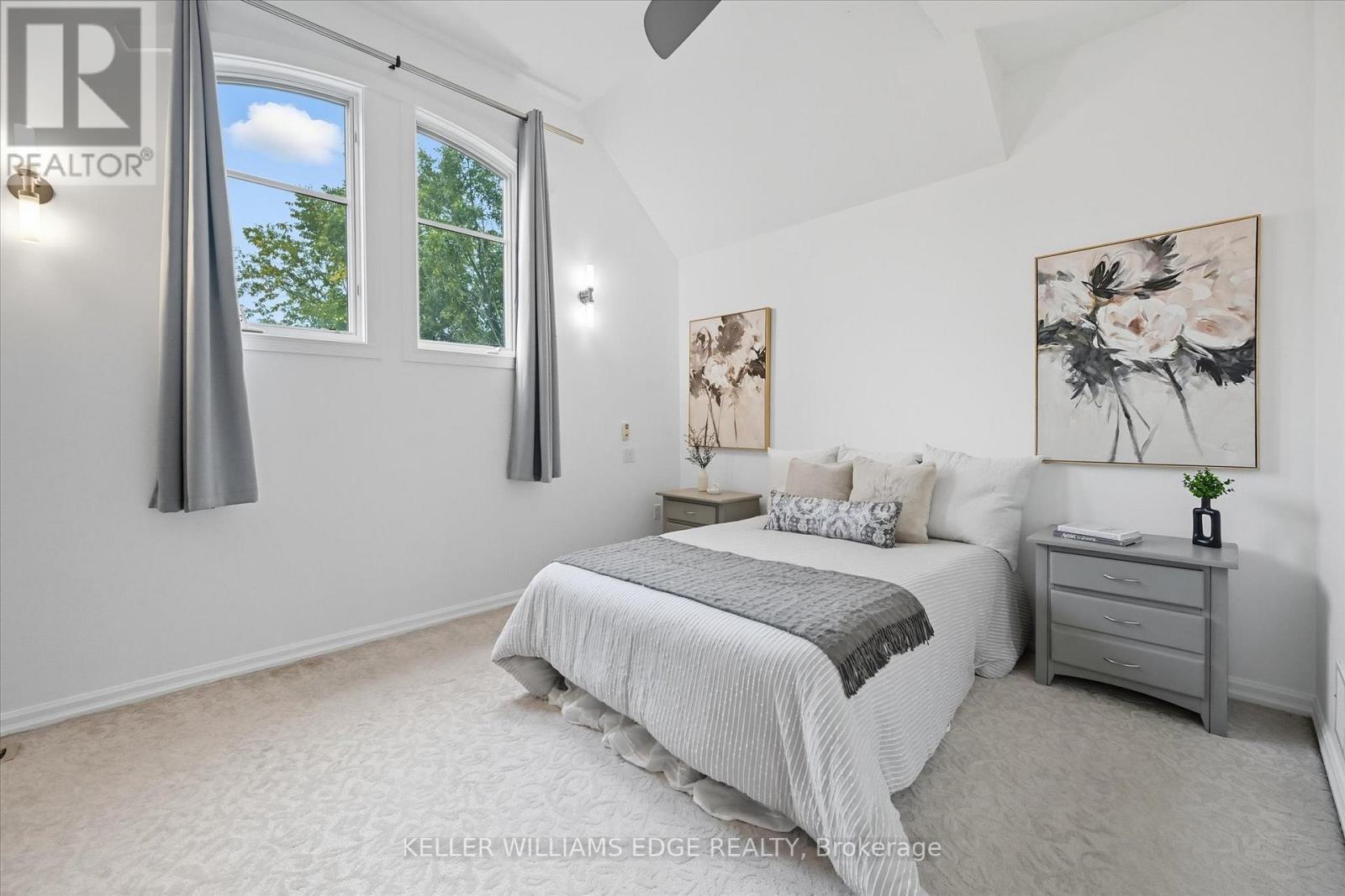 1348 Augustine Drive, Burlington, ON - Indoor Photo Showing Bedroom