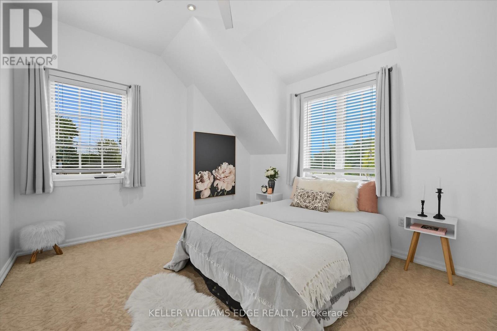 1348 Augustine Drive, Burlington, ON - Indoor Photo Showing Bedroom
