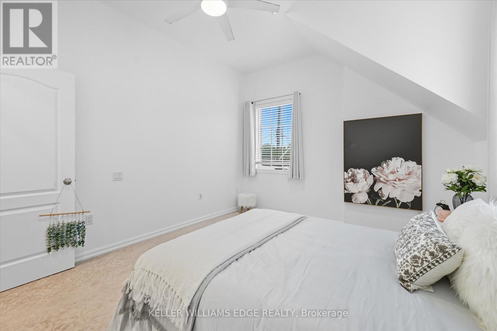 1348 Augustine Drive, Burlington, ON - Indoor Photo Showing Bedroom