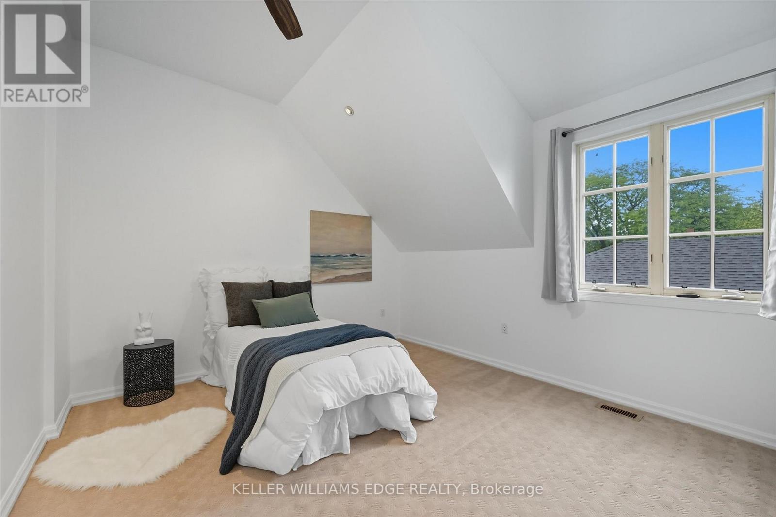 1348 Augustine Drive, Burlington, ON - Indoor Photo Showing Bedroom