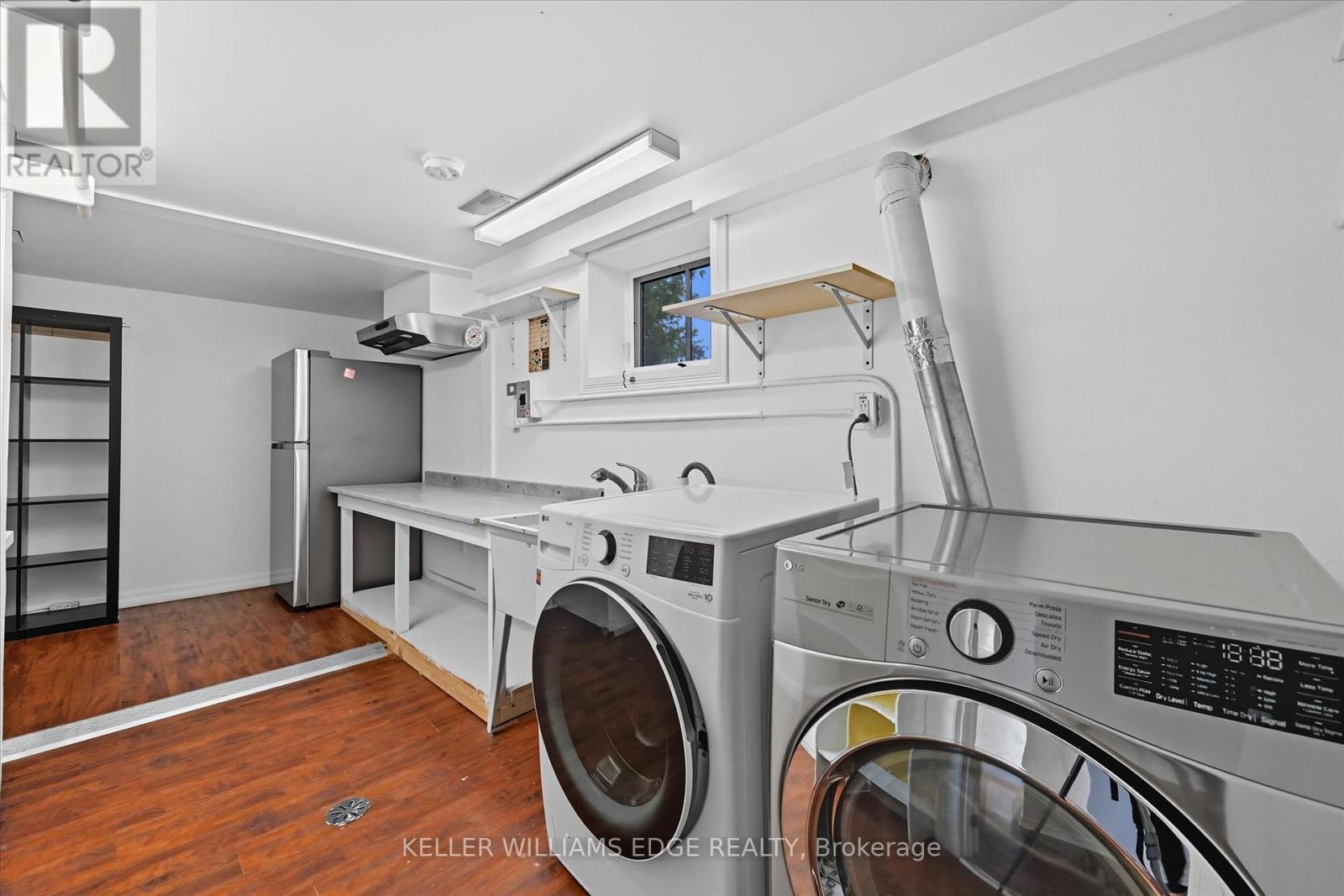 1348 Augustine Drive, Burlington, ON - Indoor Photo Showing Laundry Room