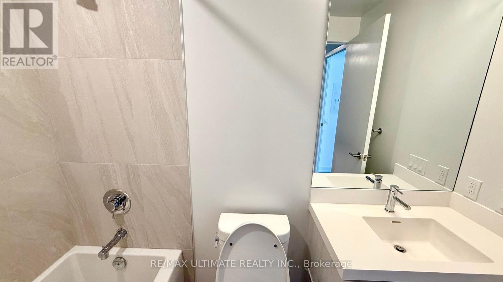 822 - 5858 Yonge Street, Toronto, ON - Indoor Photo Showing Bathroom