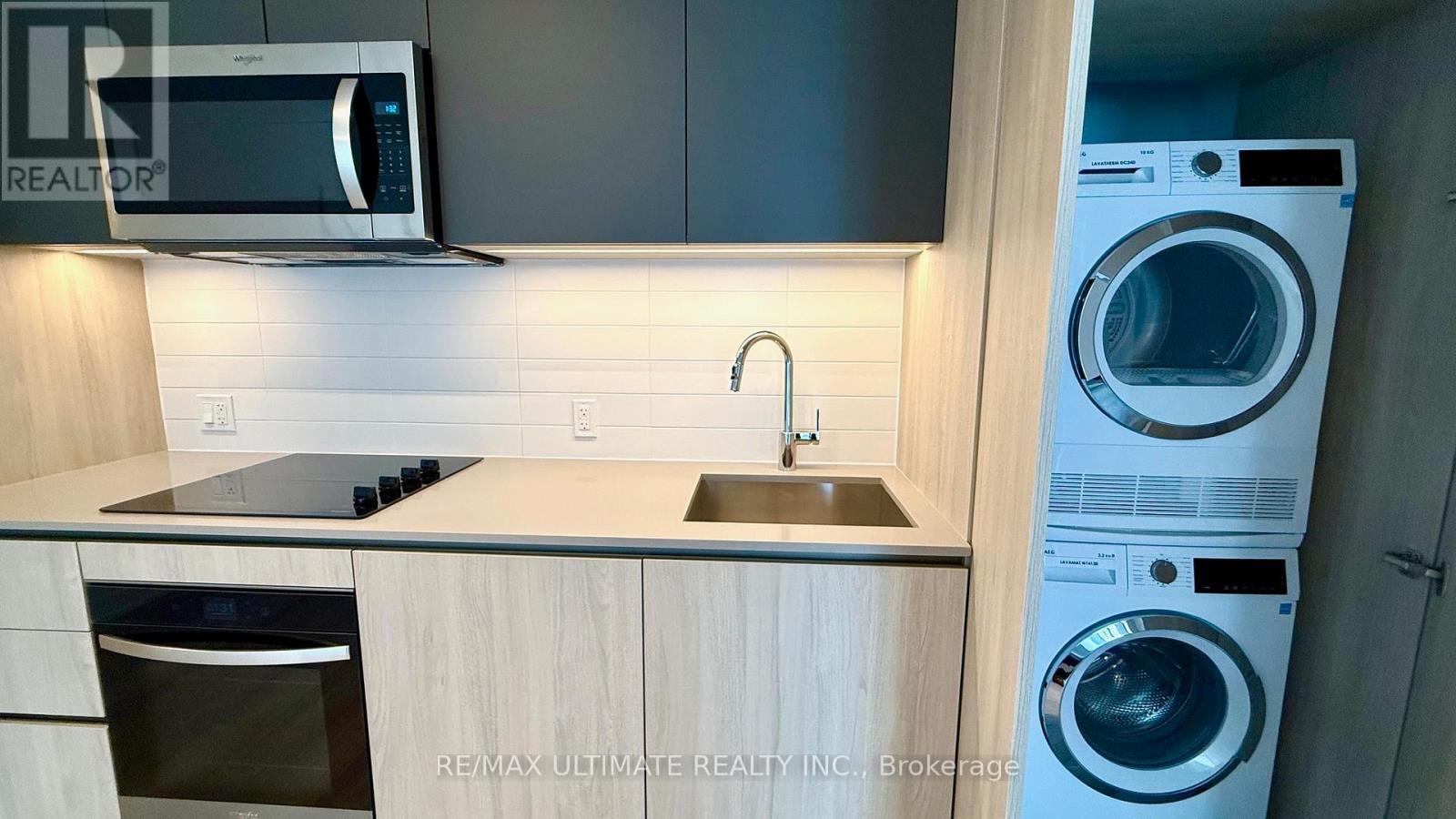 822 - 5858 Yonge Street, Toronto, ON - Indoor Photo Showing Laundry Room