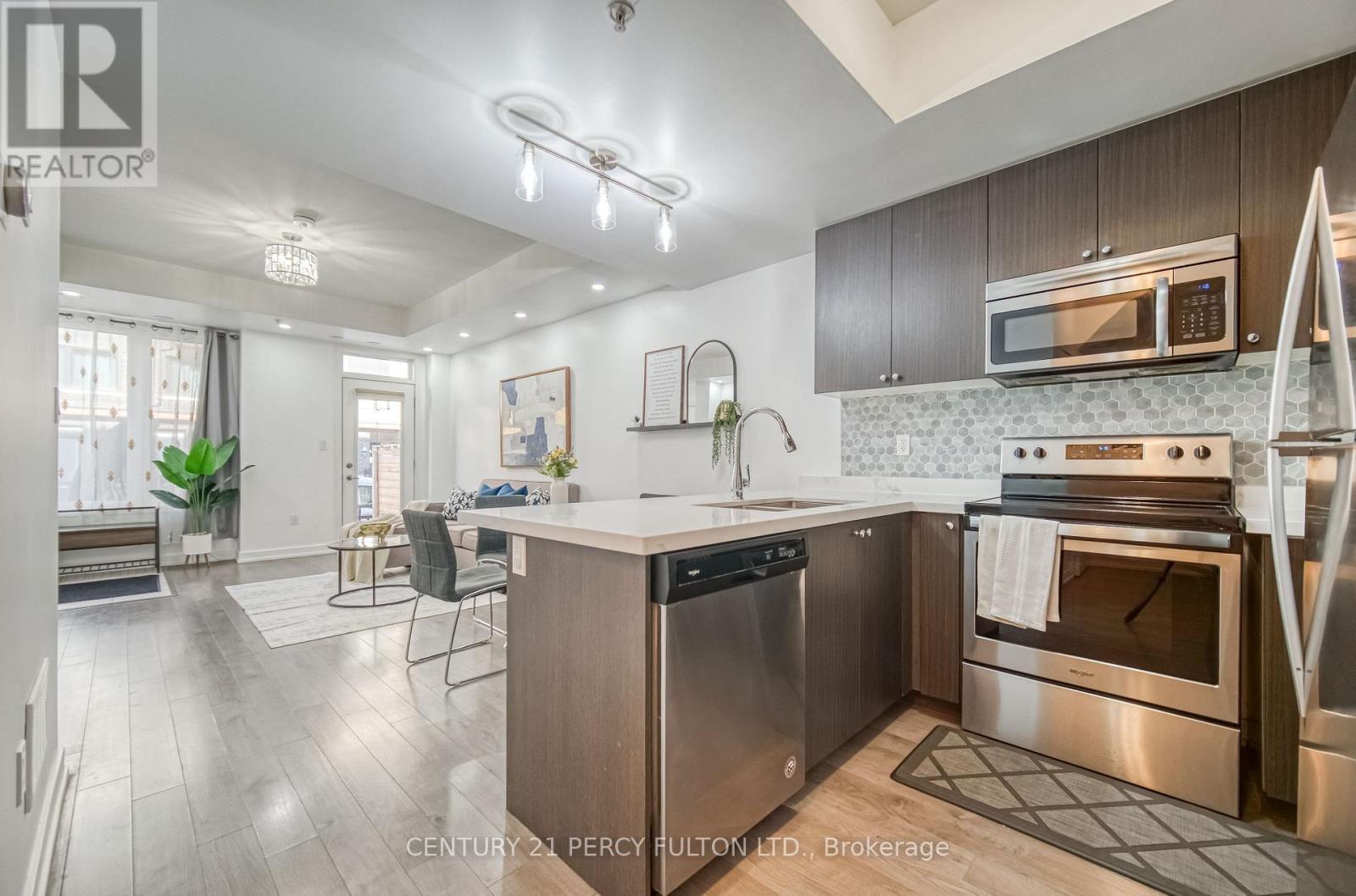 504 - 1555 Kingston Road, Pickering, ON - Indoor Photo Showing Kitchen With Stainless Steel Kitchen With Upgraded Kitchen