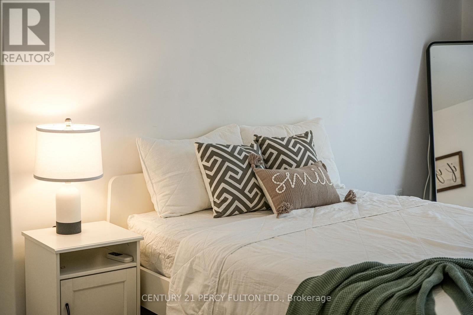 504 - 1555 Kingston Road, Pickering, ON - Indoor Photo Showing Bedroom