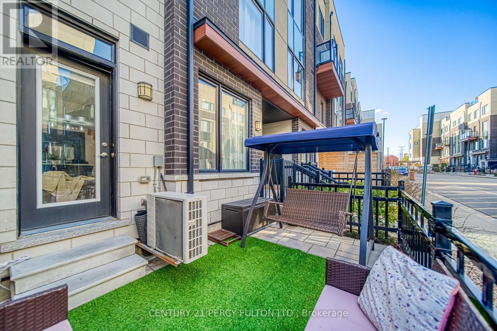 504 - 1555 Kingston Road, Pickering, ON - Outdoor